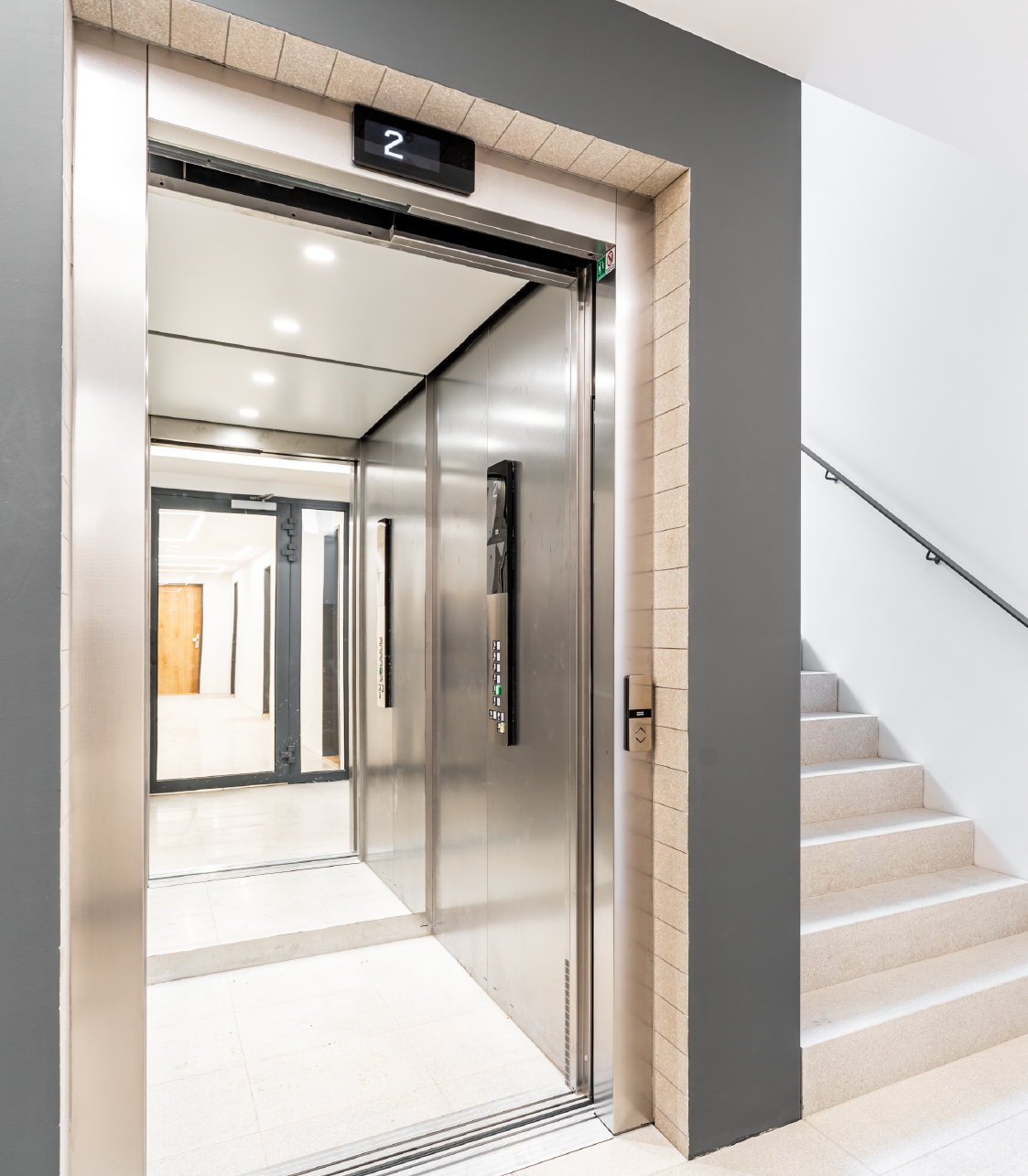 Thang máy tải khách