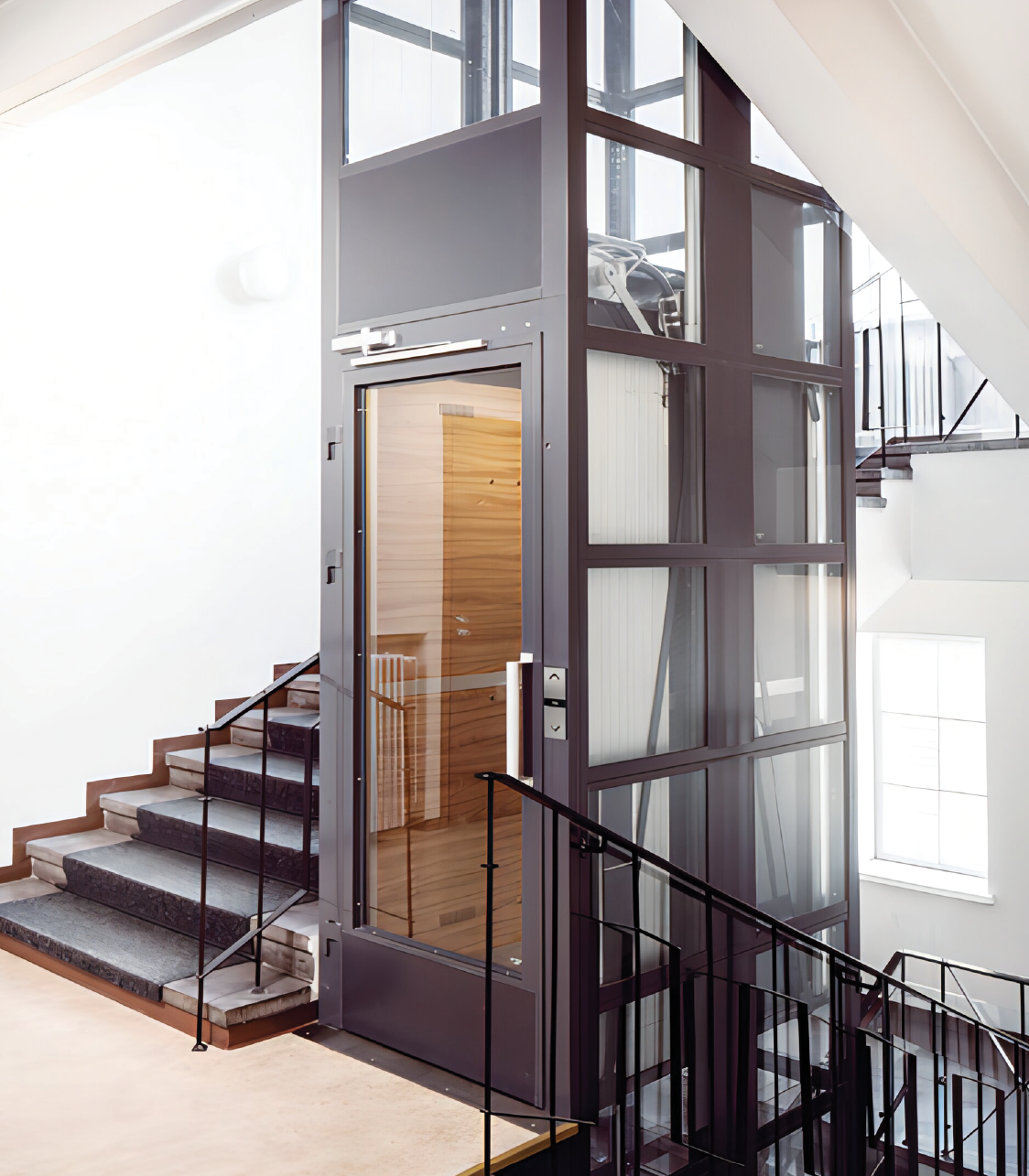 Thang máy lồng kính